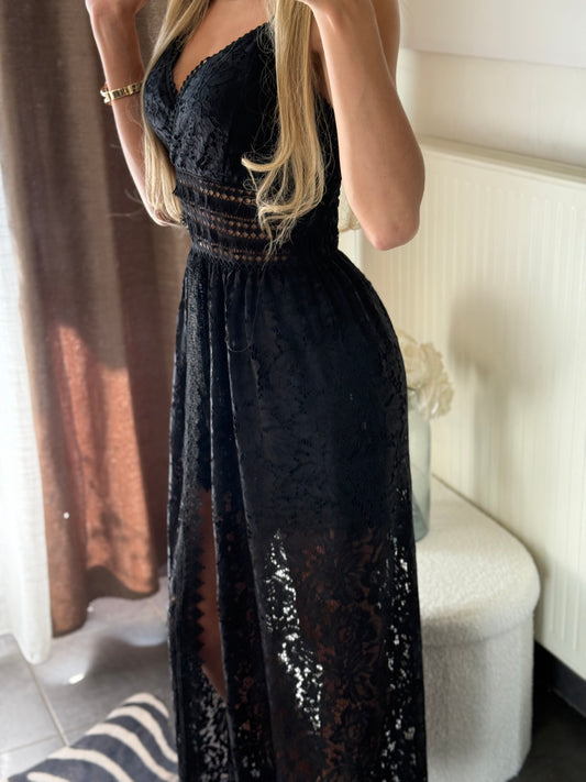 Robe-short en dentelle – Élégance audacieuse & confort absolu